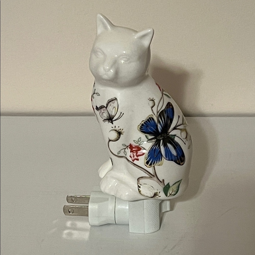 Adeline. Cat Night Light. Porcelain Kitten Butterflies 🦋 and Flowers 🌺 NWOT